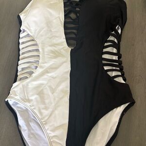 NWT‎ Stylish Black and White women One Piece sexy Swimsuit